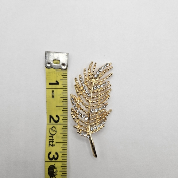 Stunning Brooch Pin Gold Silver Tone Leaf Texture Clear Rhinestones - Picture 3 of 3